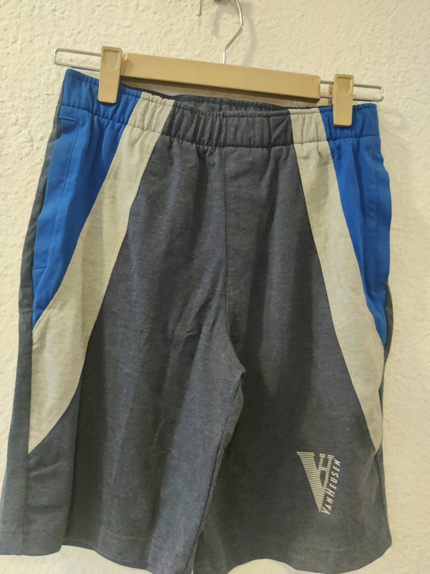 [VAN HEUSEN] SHORTS SIZE SMALL