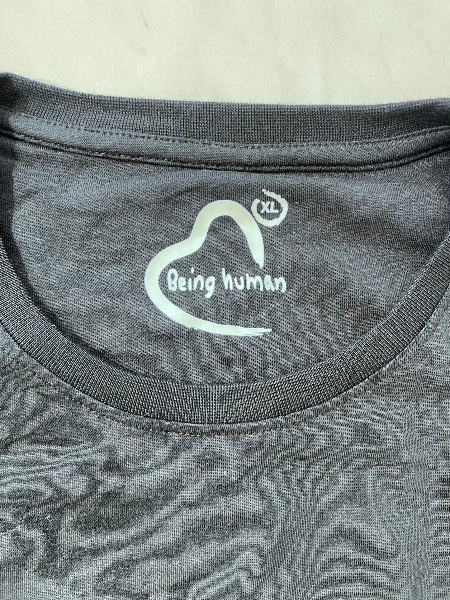 [BEING HUMAN] ROUND-NECK T-SHIRT XL