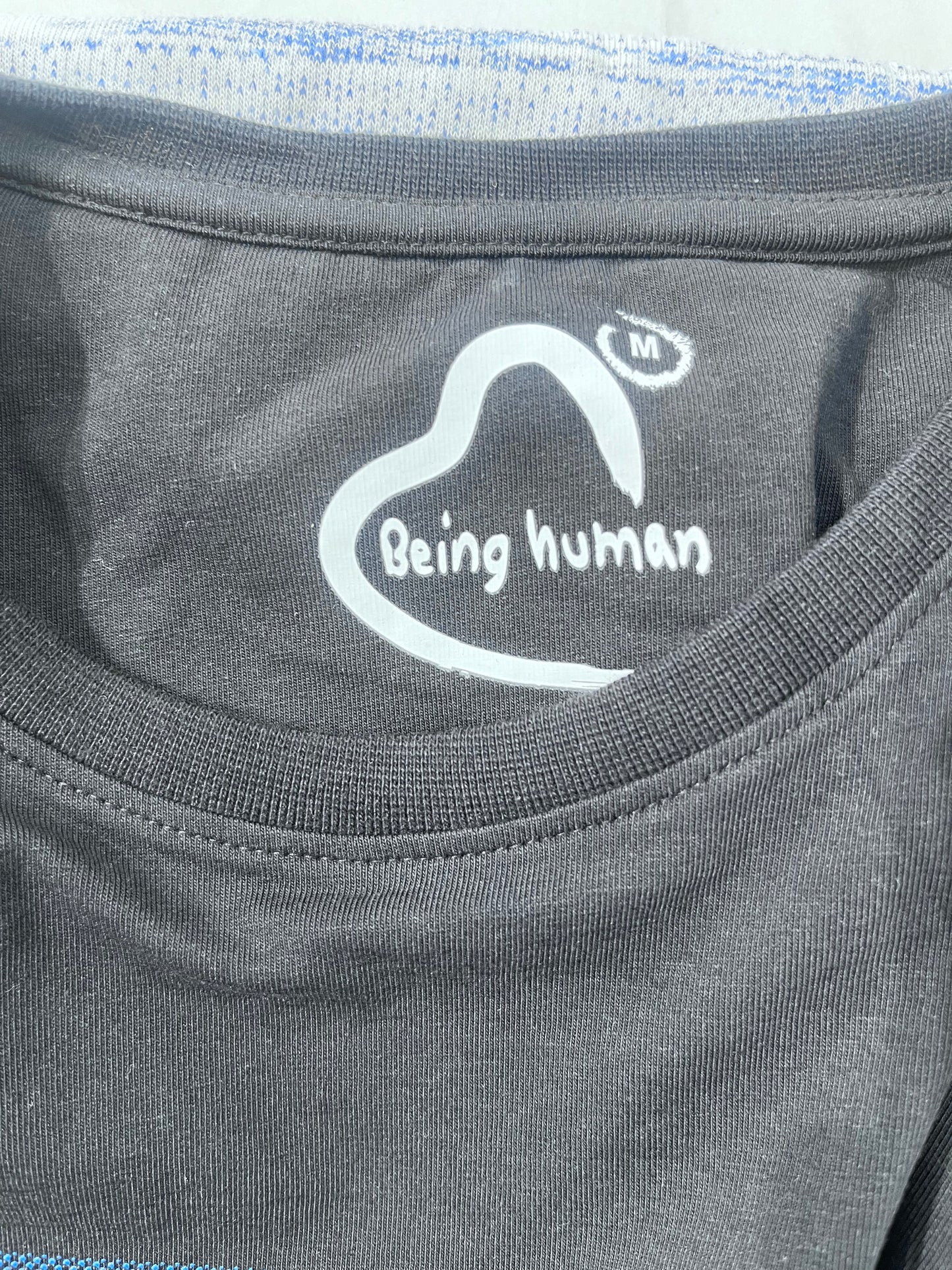 [BEING HUMAN] ROUND-NECK T-SHIRT MEDIUM