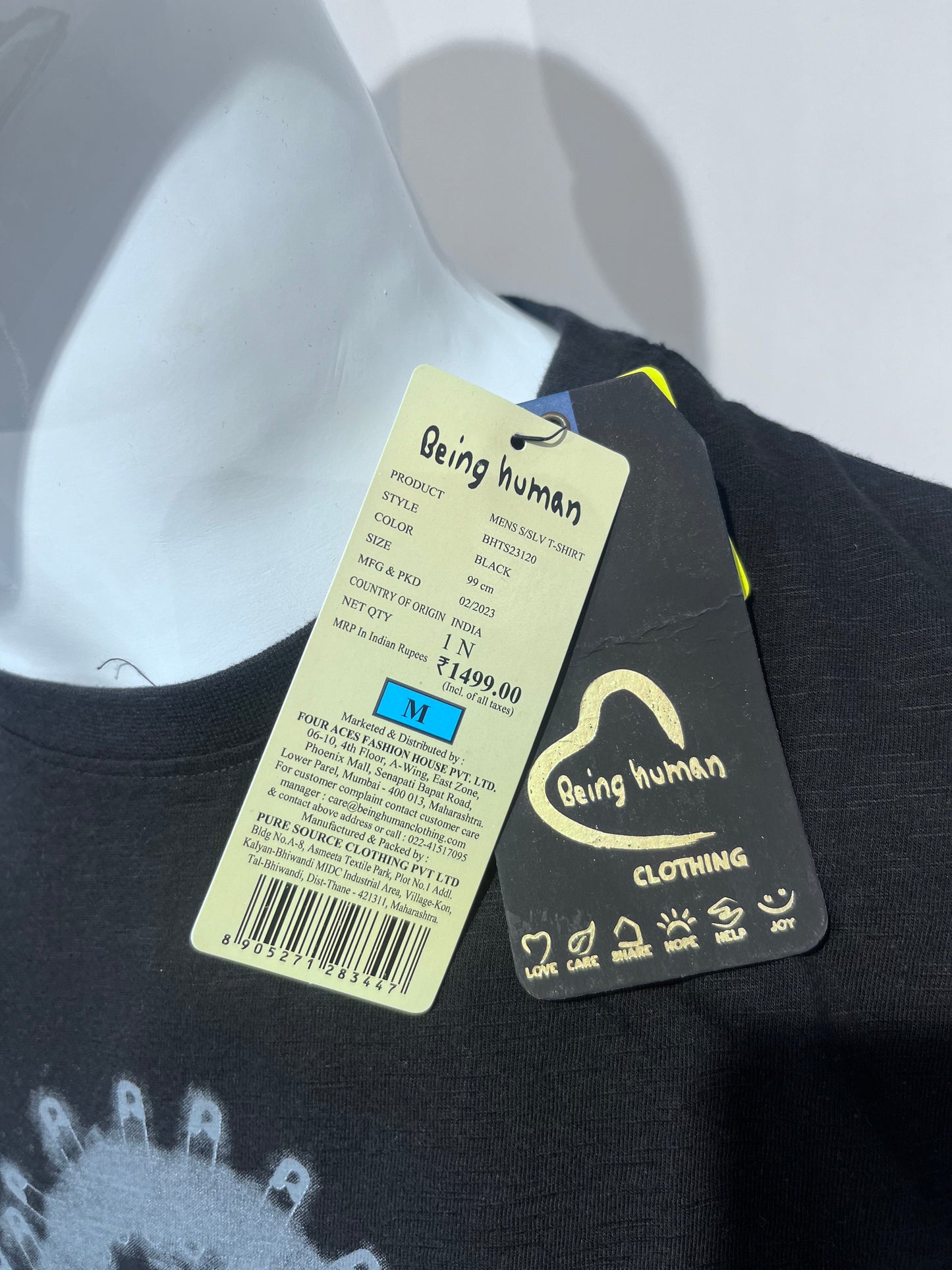 [BEING HUMAN] ROUND-NECK T-SHIRT MEDIUM